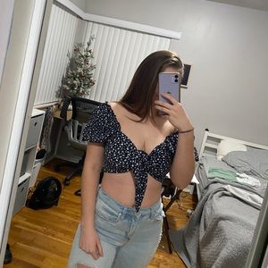 Floral print knot front cropped shirt